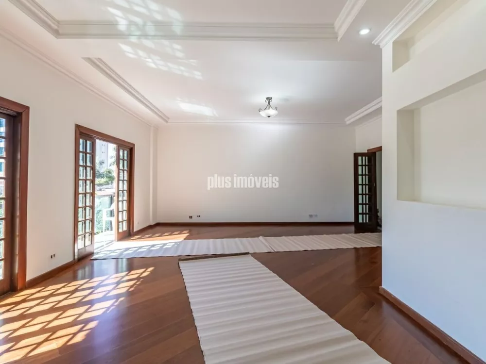 Casa Comercial à venda com 3 quartos, 600m² - Foto 2