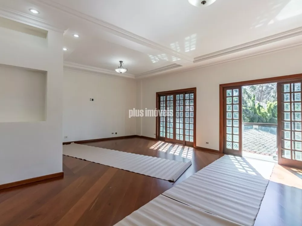 Casa Comercial à venda com 3 quartos, 600m² - Foto 1