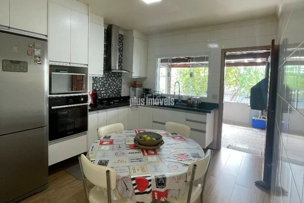 Casa, 2 quartos, 180 m² - Foto 1
