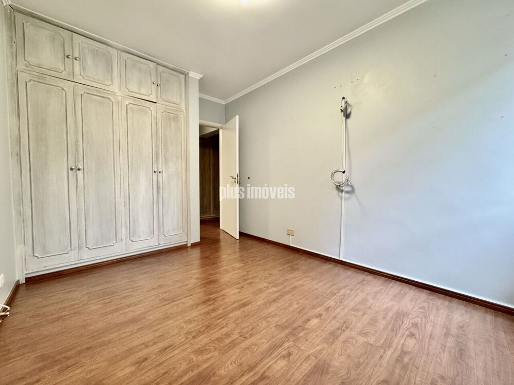 Apartamento à venda com 4 quartos, 220m² - Foto 2