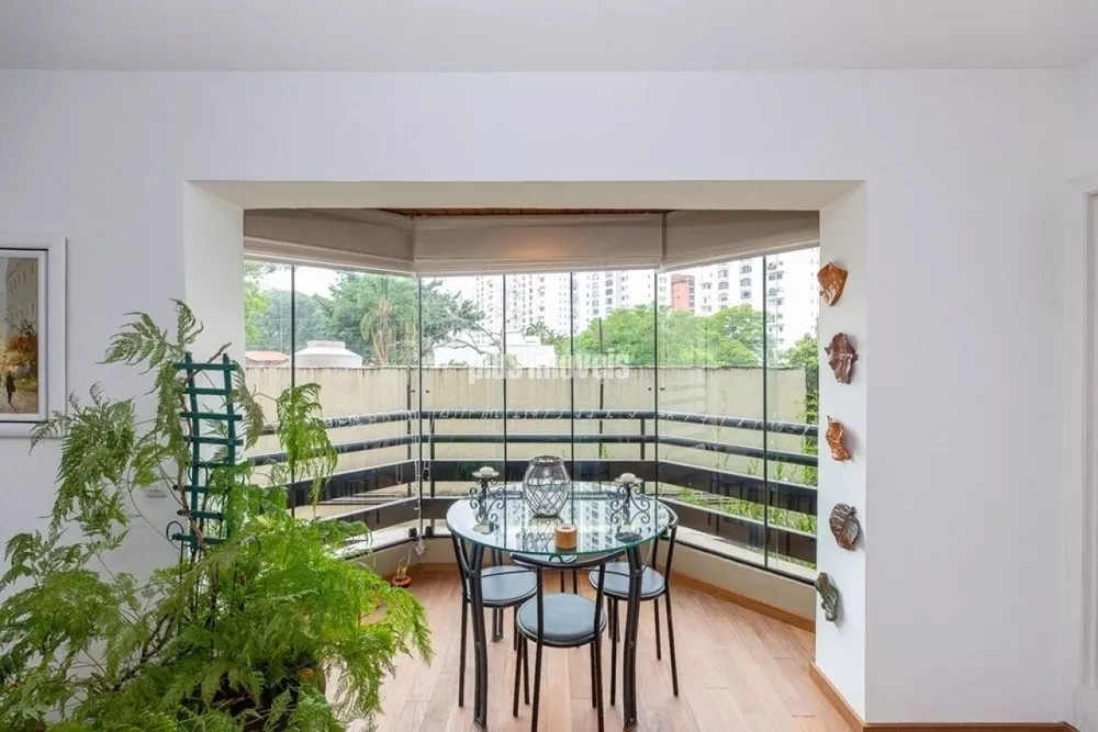 Apartamento à venda com 3 quartos, 121m² - Foto 1