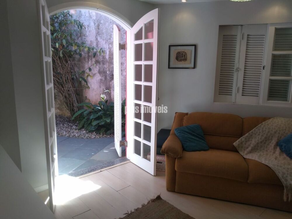 Casa, 4 quartos, 249 m² - Foto 1