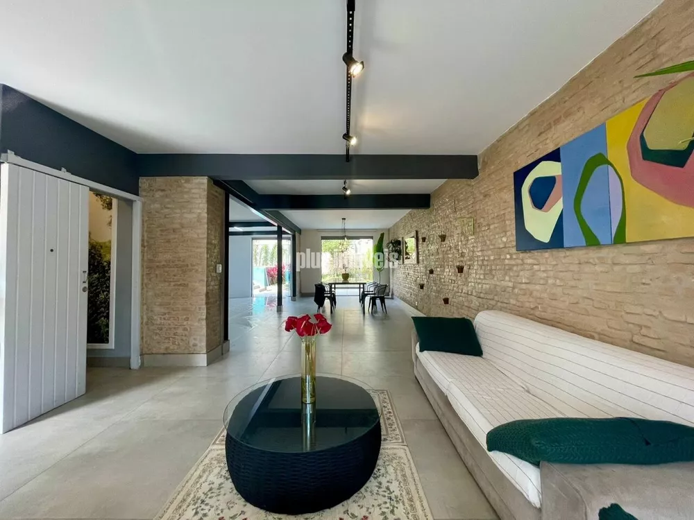 Casa de Vila à venda com 3 quartos, 240m² - Foto 3