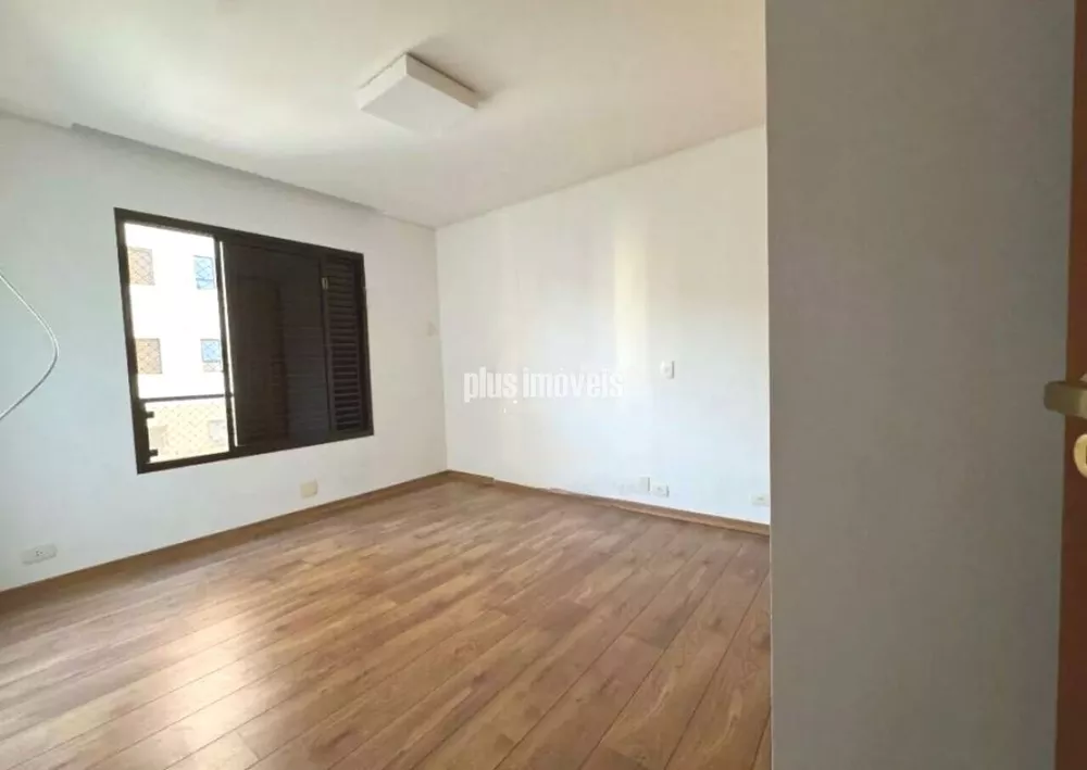 Apartamento à venda com 3 quartos, 216m² - Foto 4