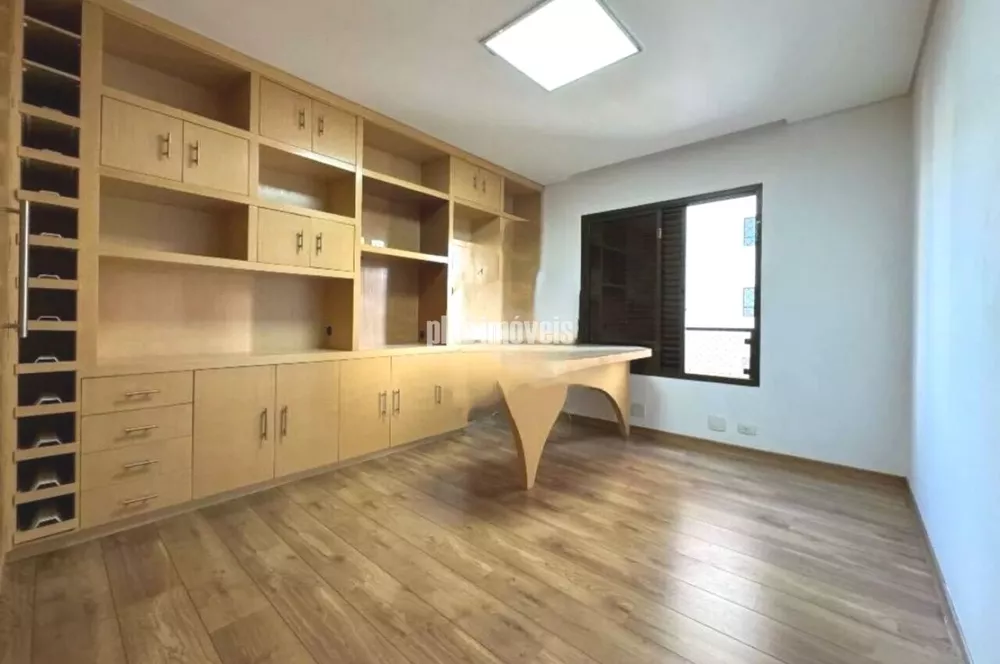 Apartamento à venda com 3 quartos, 216m² - Foto 3