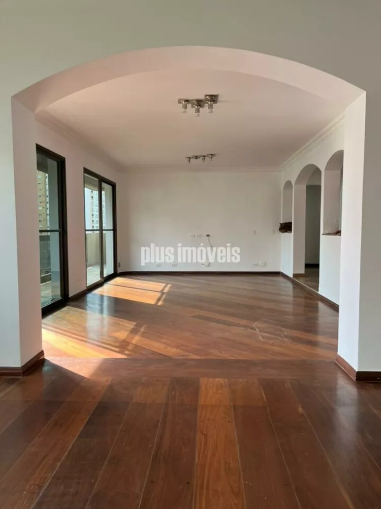 Apartamento à venda com 3 quartos, 233m² - Foto 4