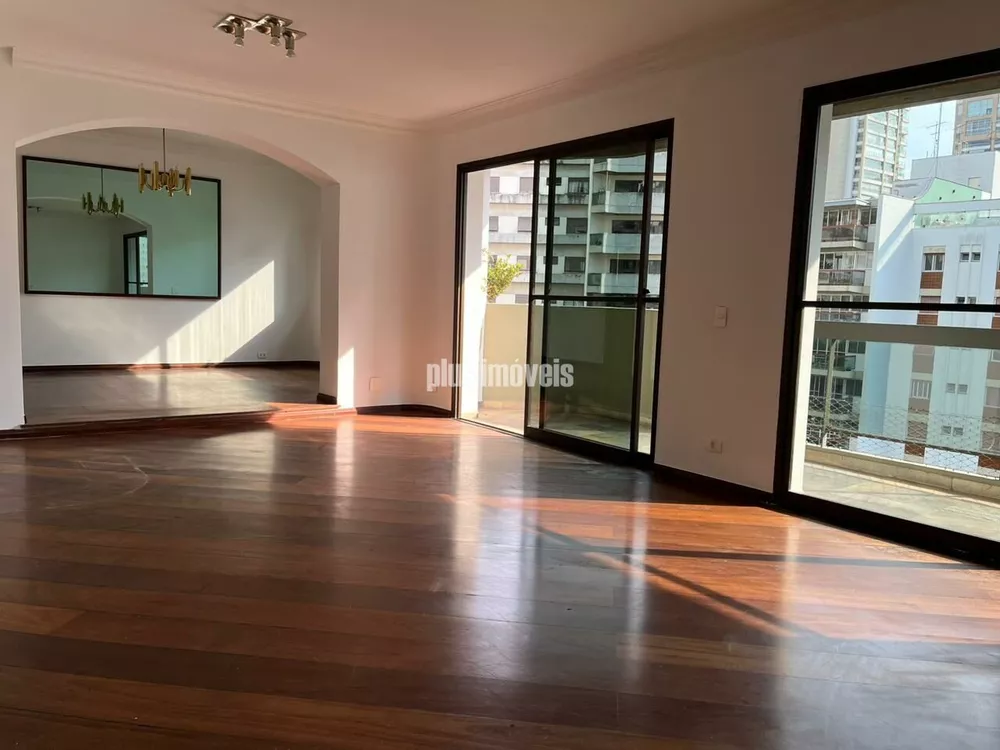 Apartamento à venda com 3 quartos, 233m² - Foto 1