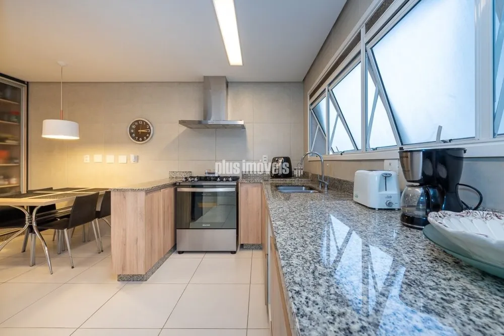 Apartamento, 3 quartos, 238 m² - Foto 1