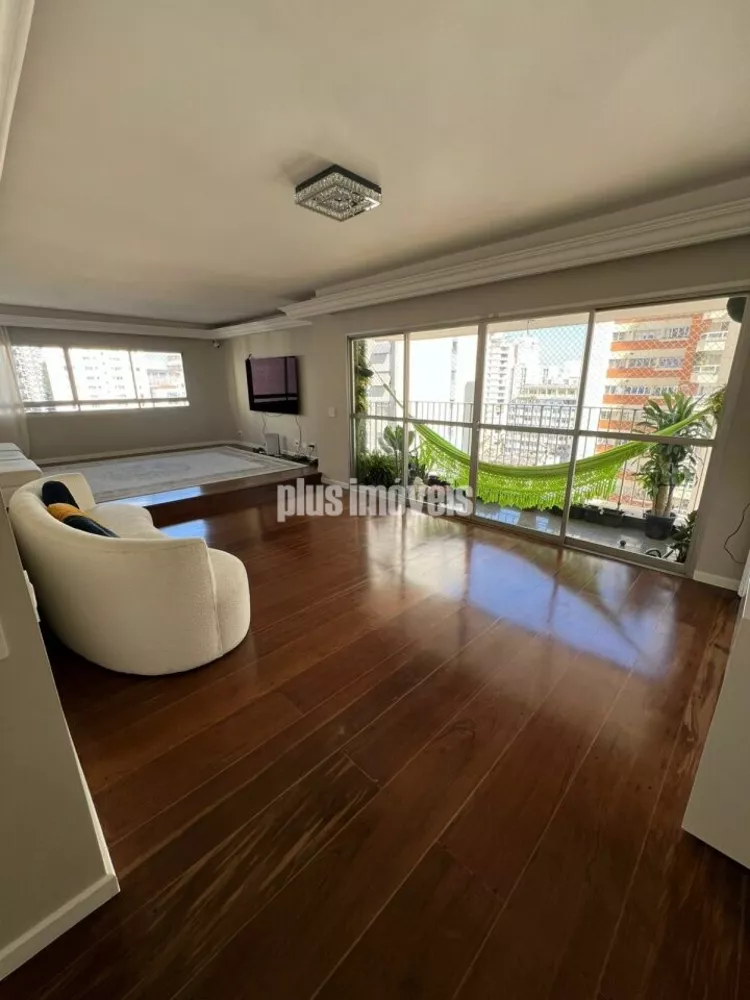 Apartamento à venda com 4 quartos, 200m² - Foto 1