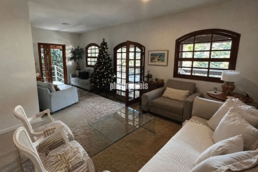 Casa, 4 quartos, 369 m² - Foto 1