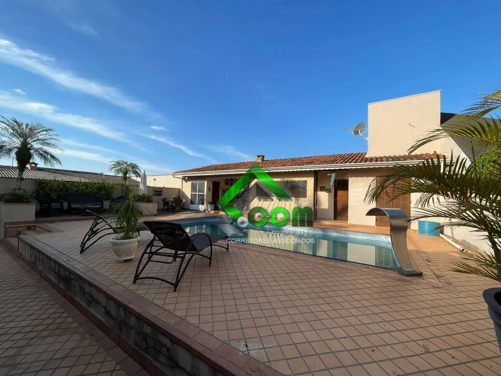 Casa, 4 quartos, 260 m² - Foto 1