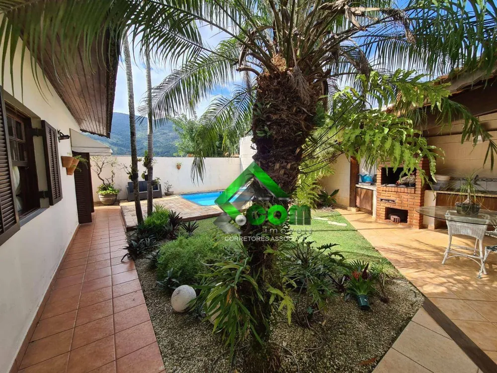 Casa, 3 quartos, 207 m² - Foto 1