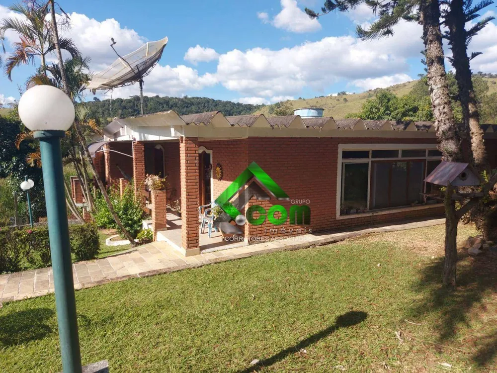 Chácara, 4 quartos, 1705 m² - Foto 1