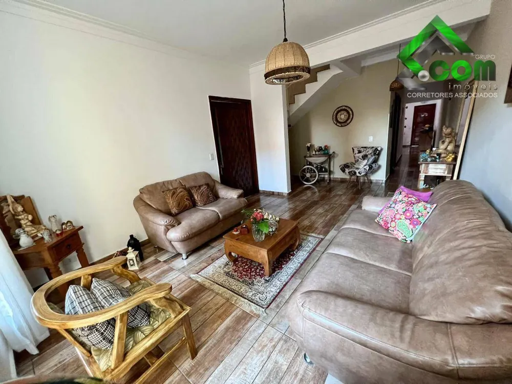 Casa, 4 quartos, 218 m² - Foto 1