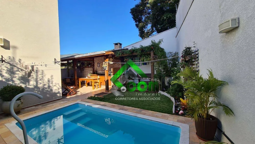 Casa, 3 quartos, 141 m² - Foto 1