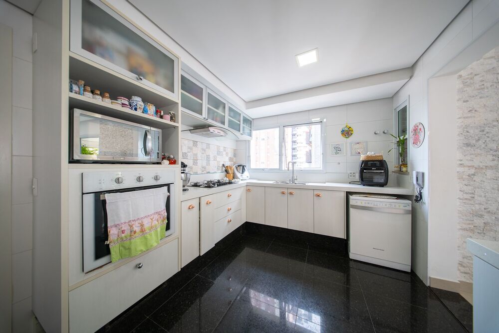 Apartamento à venda com 3 quartos, 180m² - Foto 9
