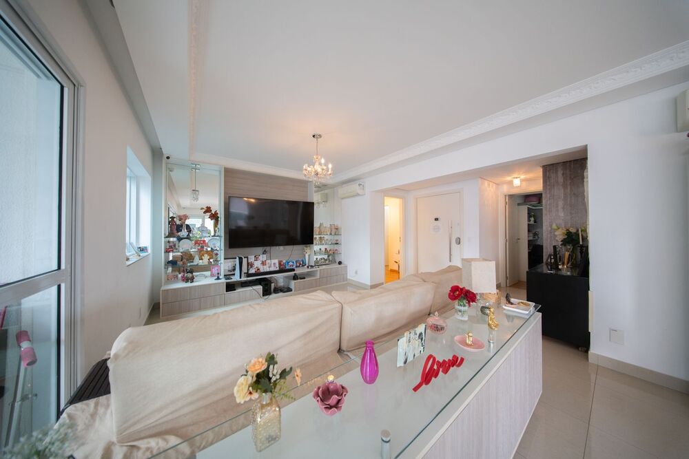 Apartamento à venda com 3 quartos, 180m² - Foto 1