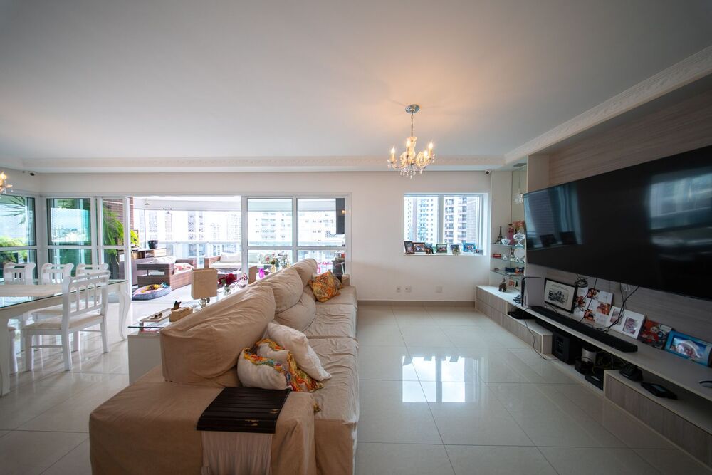 Apartamento à venda com 3 quartos, 180m² - Foto 3