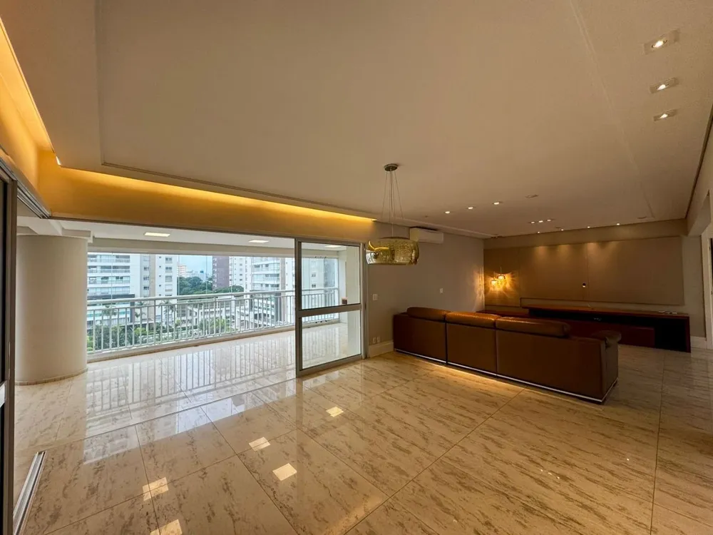 Apartamento, 3 quartos, 242 m² - Foto 1