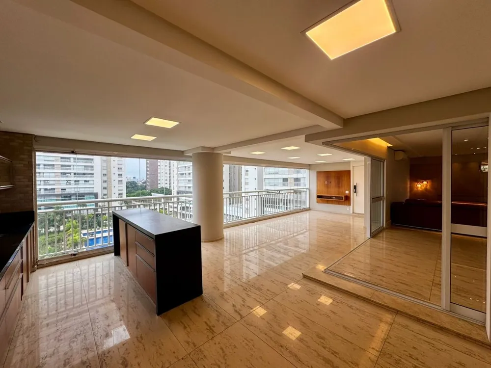Apartamento, 3 quartos, 242 m² - Foto 2