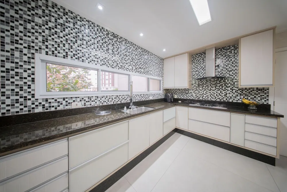 Apartamento, 3 quartos, 242 m² - Foto 1