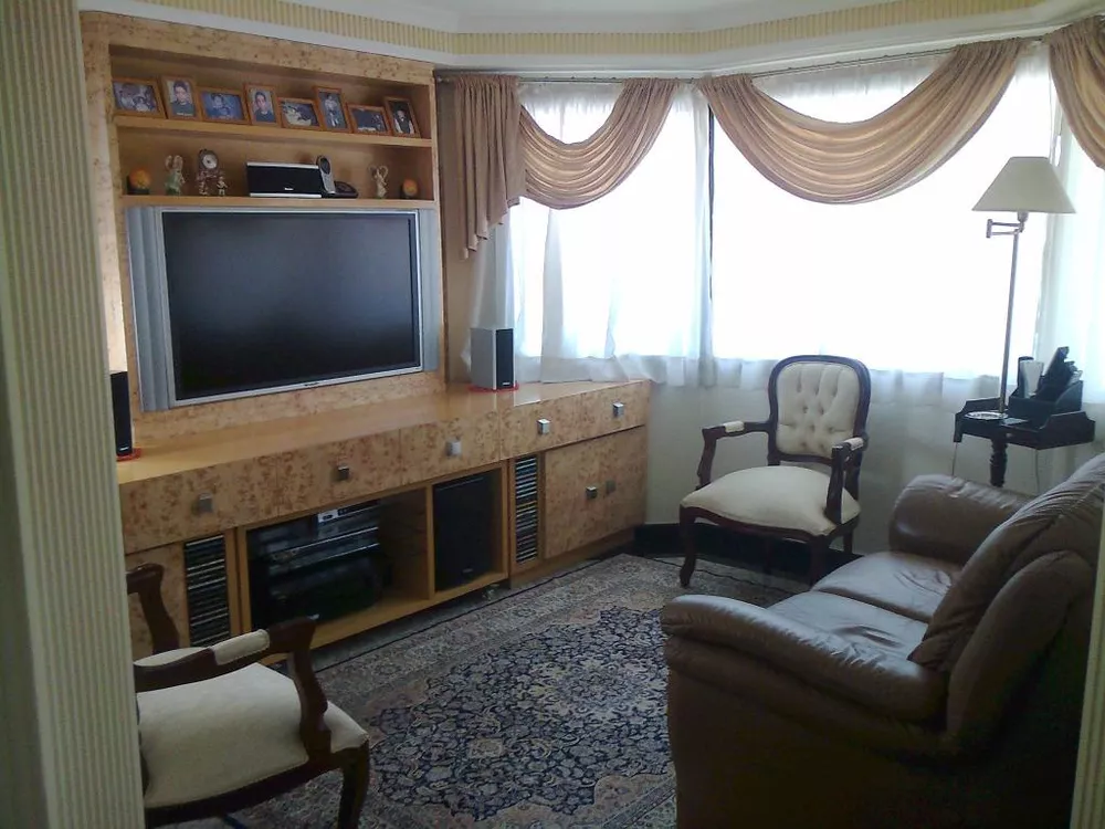 Apartamento à venda com 3 quartos, 202m² - Foto 2
