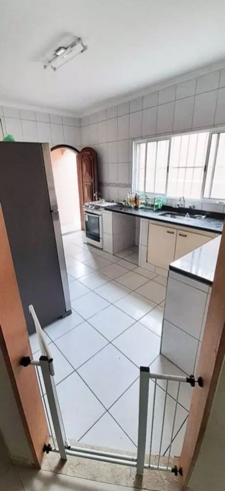 Casa à venda com 3 quartos, 300m² - Foto 4