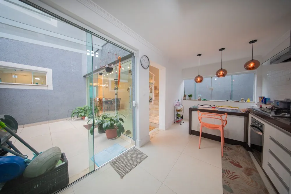 Casa, 3 quartos, 226 m² - Foto 1