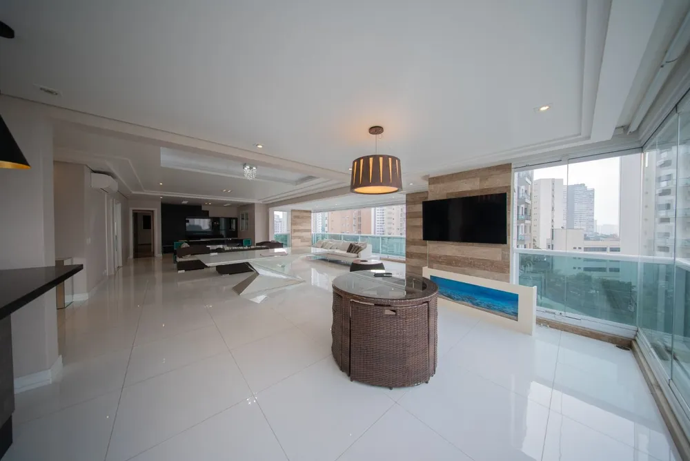 Apartamento, 3 quartos, 244 m² - Foto 1