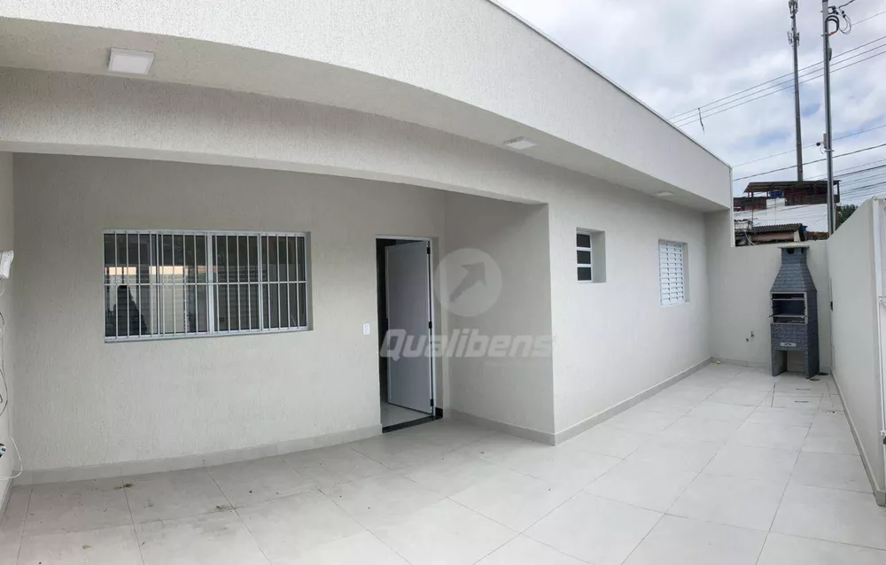 Casa à venda com 3 quartos, 86m² - Foto 1