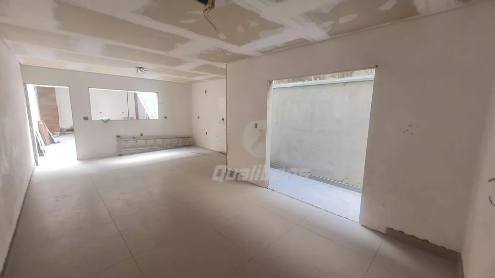 Sobrado à venda com 3 quartos, 216m² - Foto 2