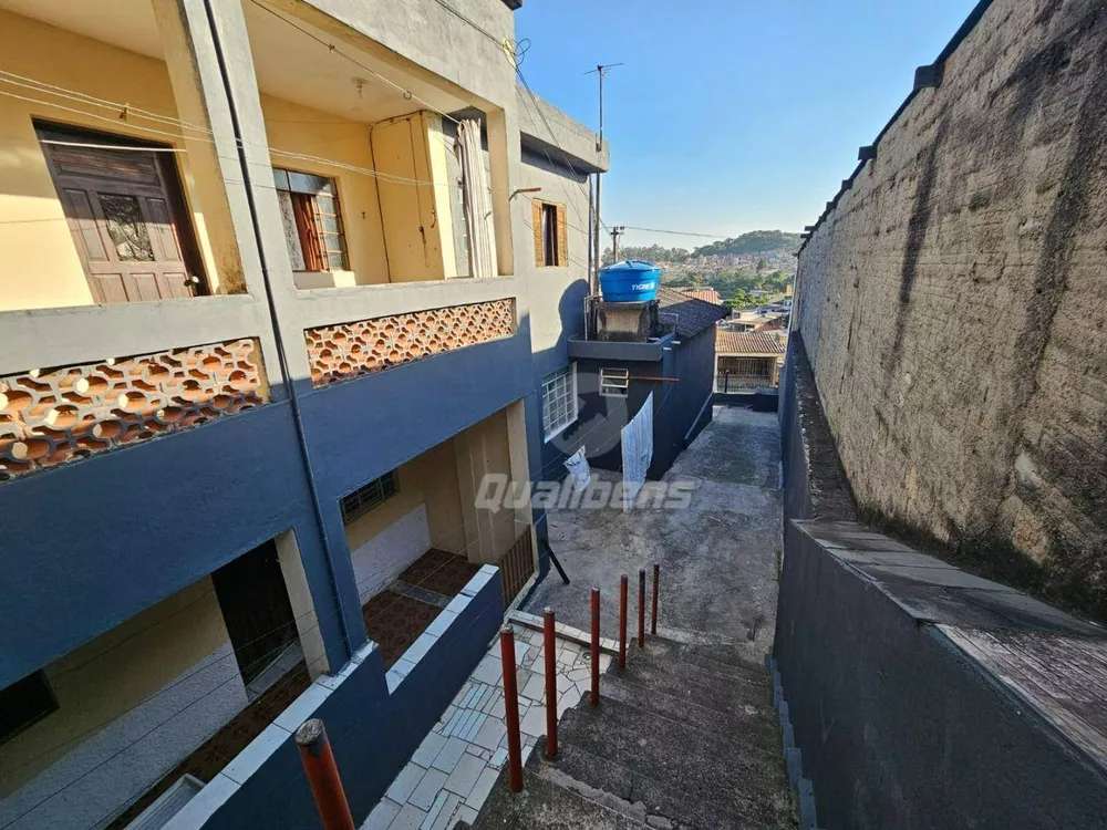 Casa à venda com 6 quartos, 248m² - Foto 4