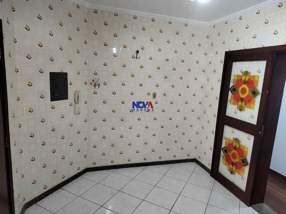 Apartamento à venda com 3 quartos, 160m² - Foto 2