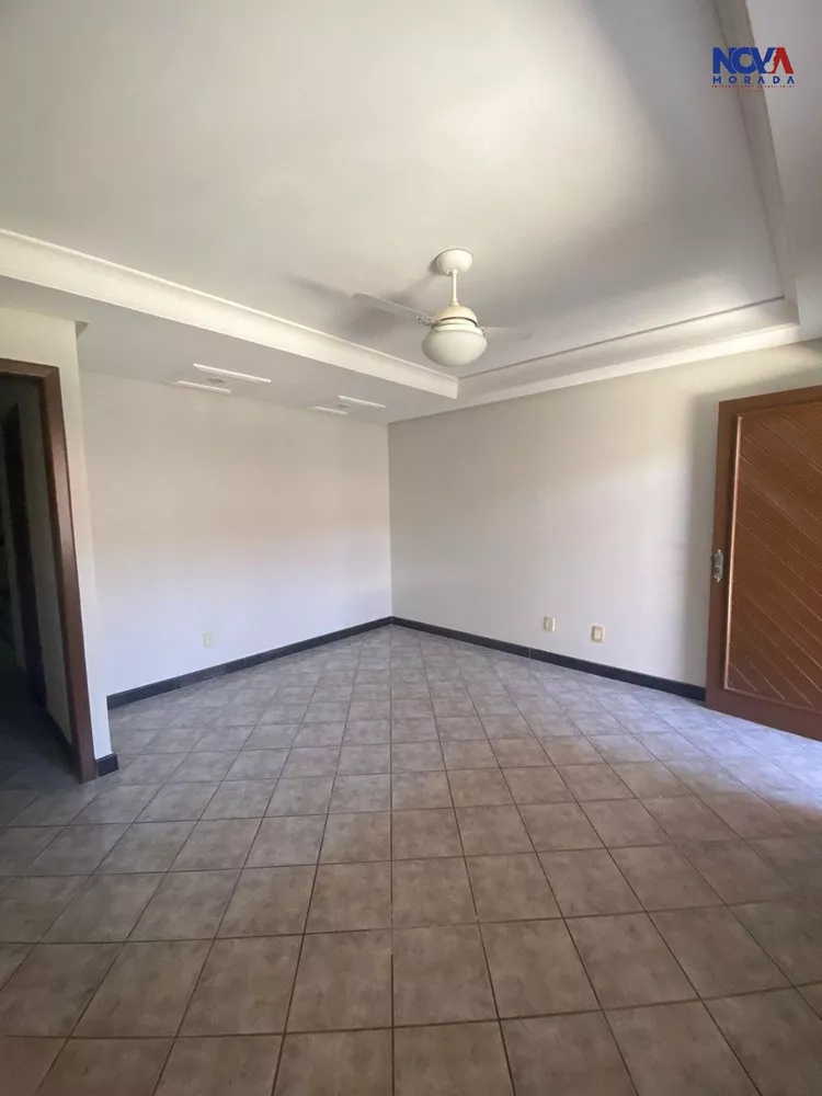 Casa à venda com 4 quartos, 250m² - Foto 3