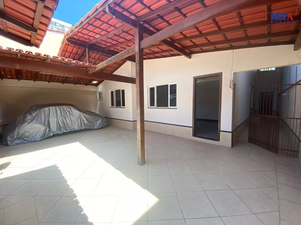 Casa à venda com 4 quartos, 250m² - Foto 1