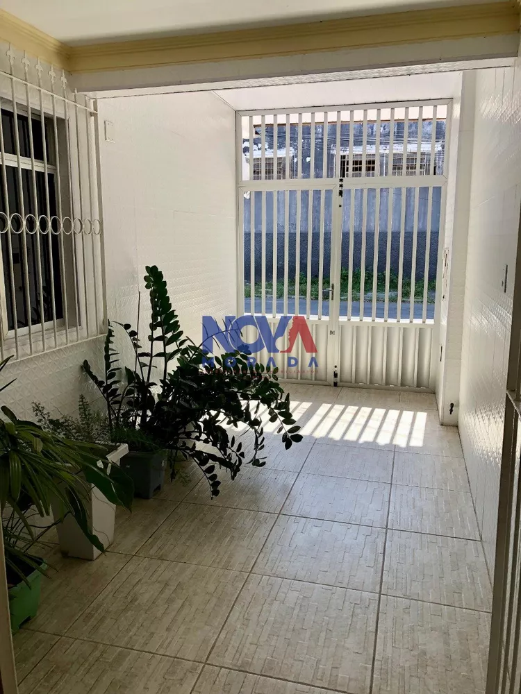 Casa à venda com 2 quartos, 125m² - Foto 2