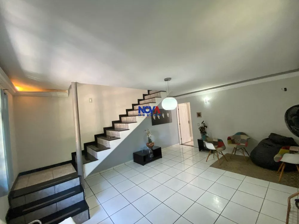 Casa à venda com 4 quartos, 250m² - Foto 3