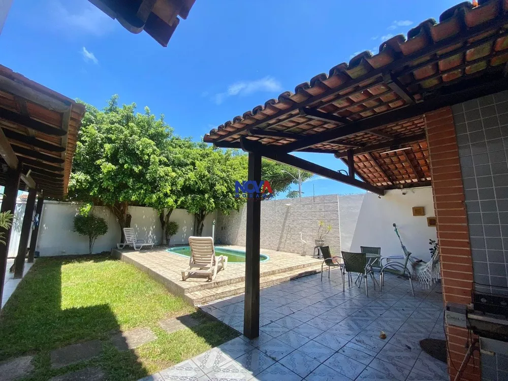 Casa à venda com 4 quartos, 250m² - Foto 1