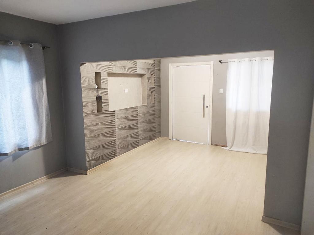 Casa Comercial para alugar com 4 quartos, 135m² - Foto 1