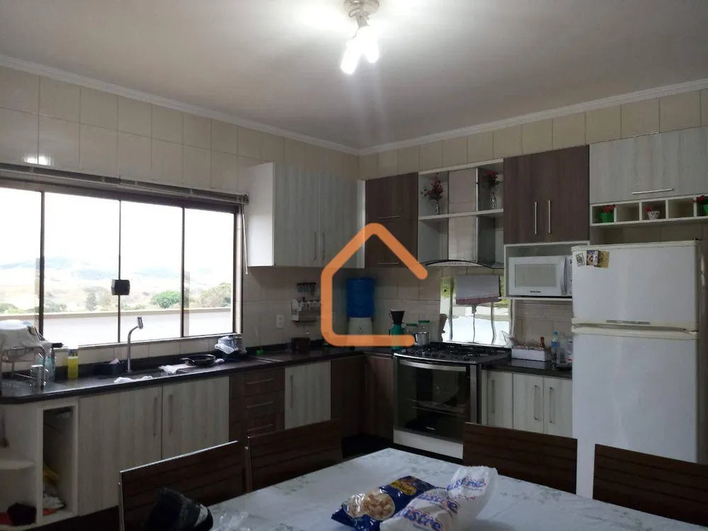 Casa, 4 quartos, 230 m² - Foto 1