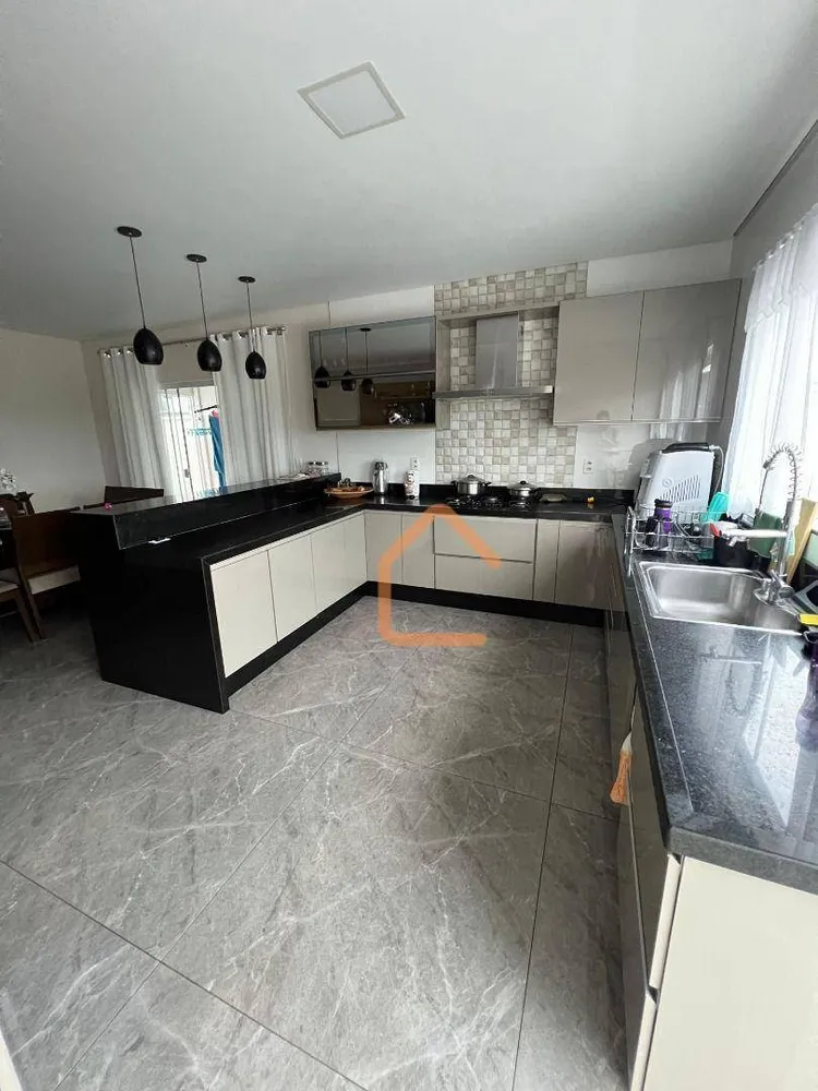 Casa, 3 quartos, 320 m² - Foto 1