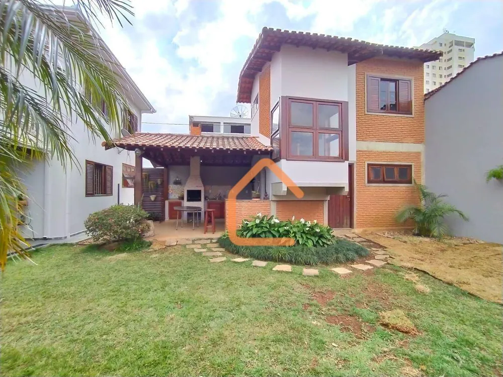 Casa, 5 quartos, 357 m² - Foto 1