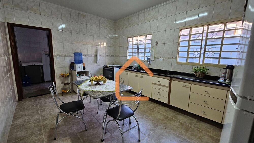 Casa à venda com 4 quartos, 217m² - Foto 9