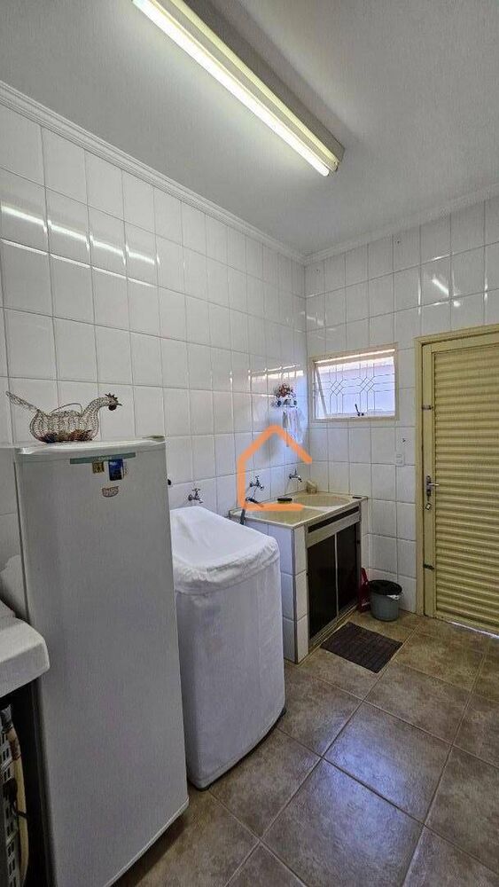 Casa à venda com 4 quartos, 217m² - Foto 11