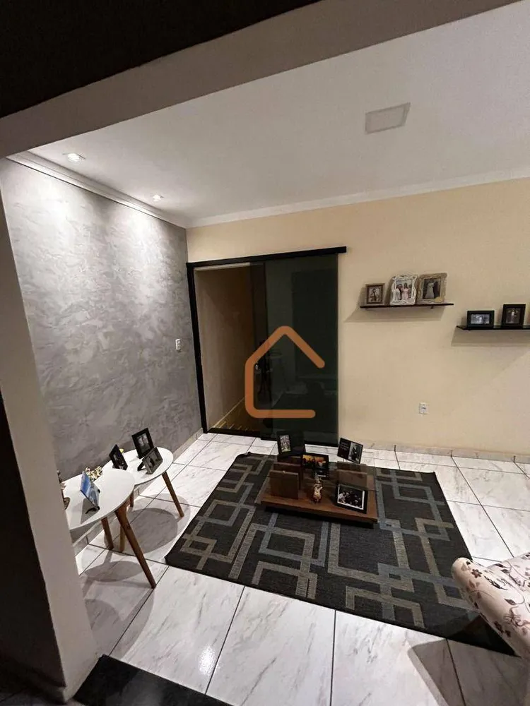 Chácara, 4 quartos, 1000 m² - Foto 1