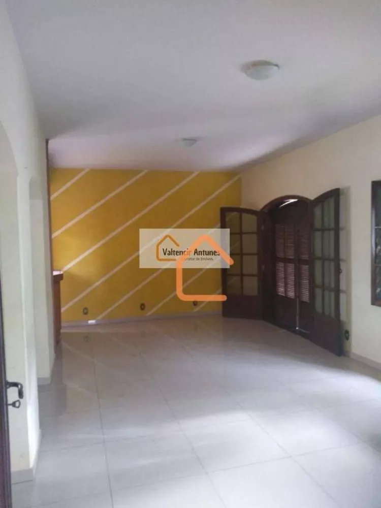 Casa à venda com 5 quartos, 340m² - Foto 1