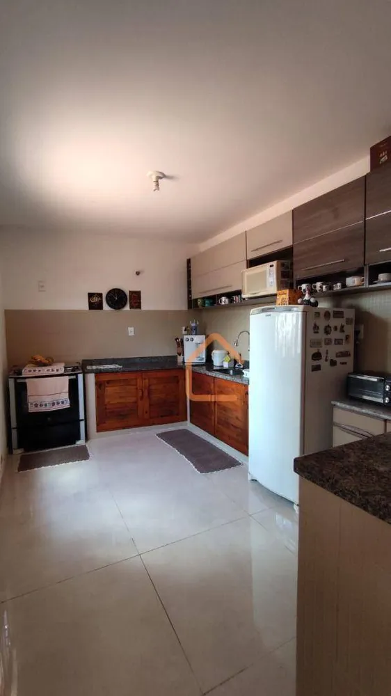 Casa, 4 quartos, 219 m² - Foto 2