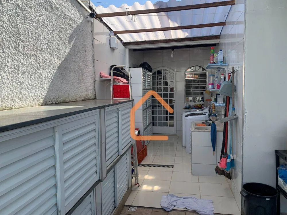 Casa, 3 quartos, 242 m² - Foto 1