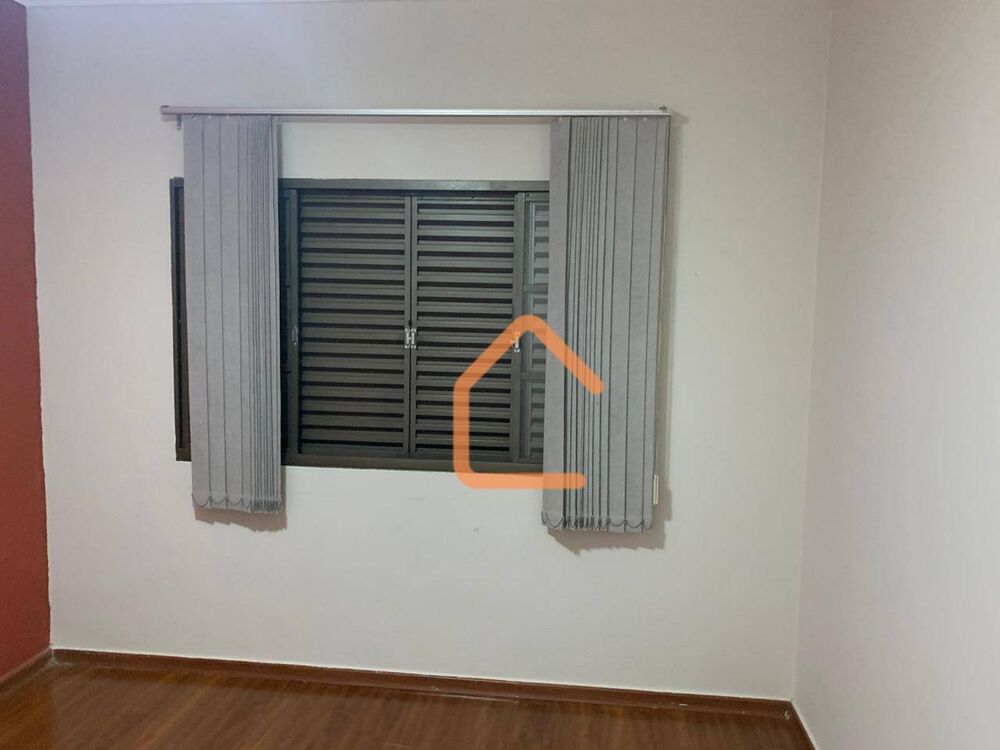 Casa à venda com 3 quartos, 220m² - Foto 3
