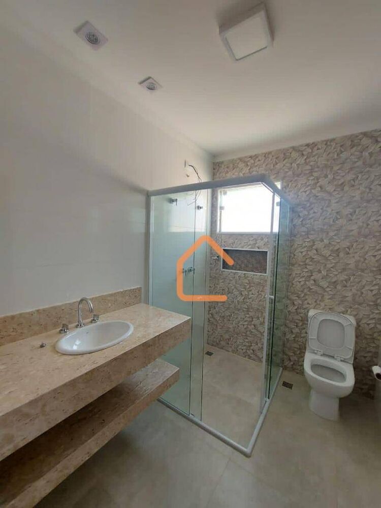 Casa à venda com 3 quartos, 136m² - Foto 1